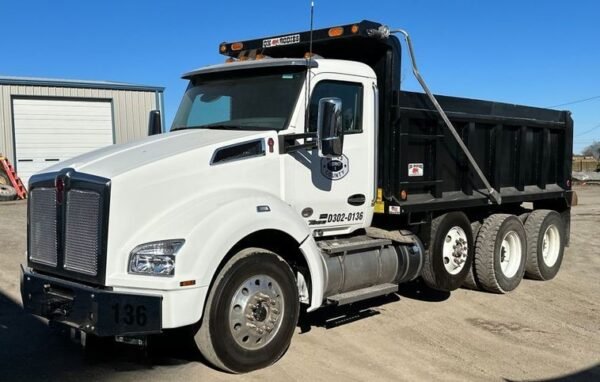 2021 Kenworth T880 dump truck