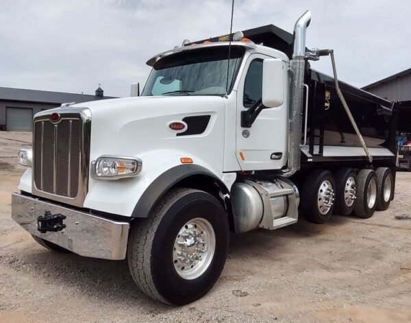 2021 Peterbilt 567 dump truck