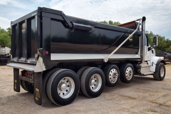 2021 Peterbilt 567 dump truck - Image 4