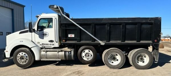 2021 Kenworth T880 dump truck - Image 7