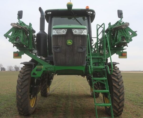 2015 John Deere R4030 Sprayer - Image 2