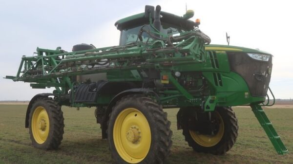 2015 John Deere R4030 Sprayer - Image 3