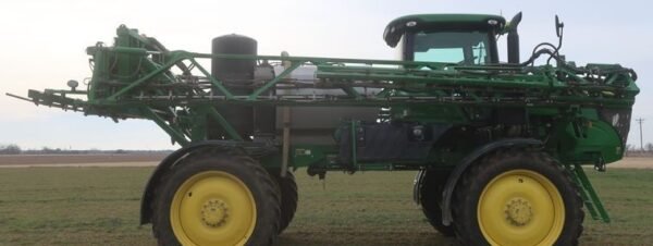 2015 John Deere R4030 Sprayer - Image 4